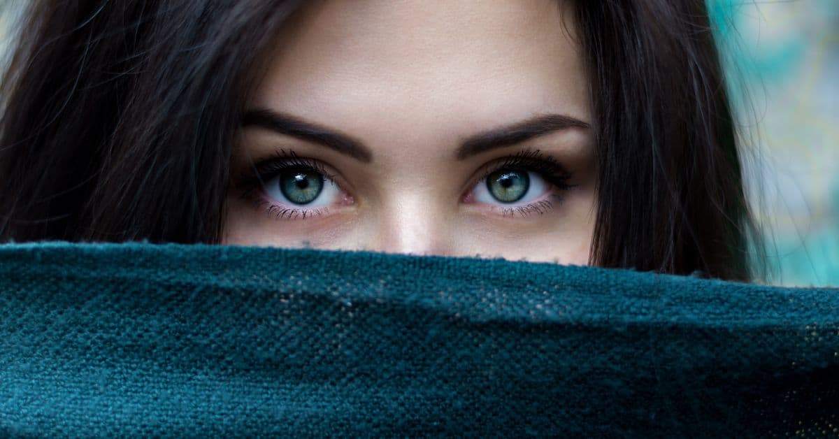 Green eyes symbolism - A woman with green eyes